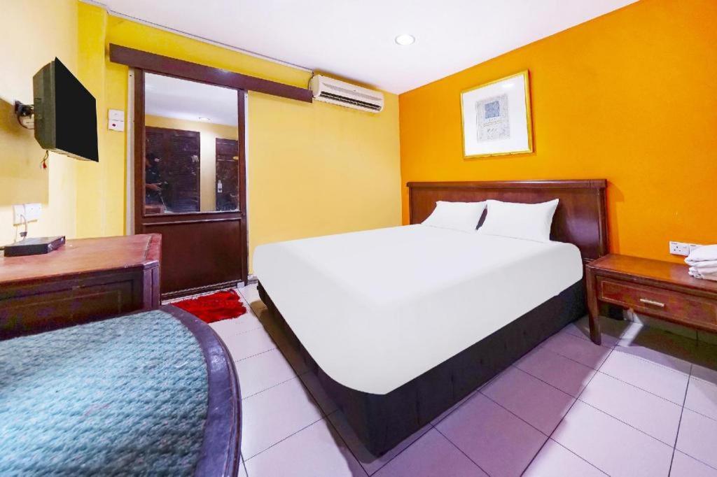 Oyo 90486 New Station Hotel Κλάνγκ Εξωτερικό φωτογραφία